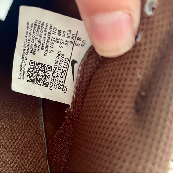 Nike Dunks- Low Brown and White 8.5 - Picture 6 of 6
